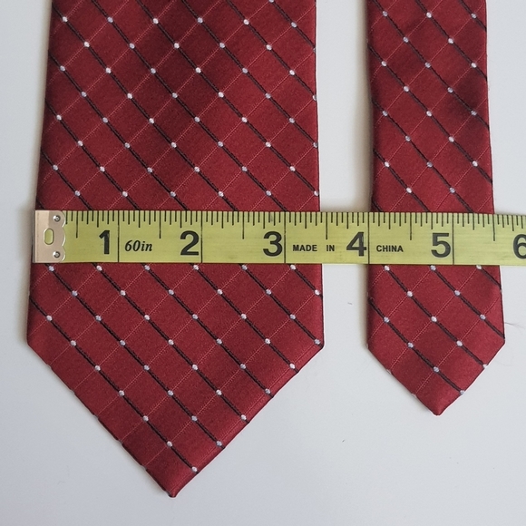 4/$12 Silk Tie Sale - Men's Geoffrey Beene Red Silk Tie - Picture 9 of 11
